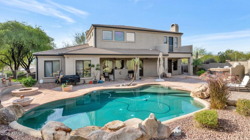 1404 E Michelle Dr-large-043-021-1404 E