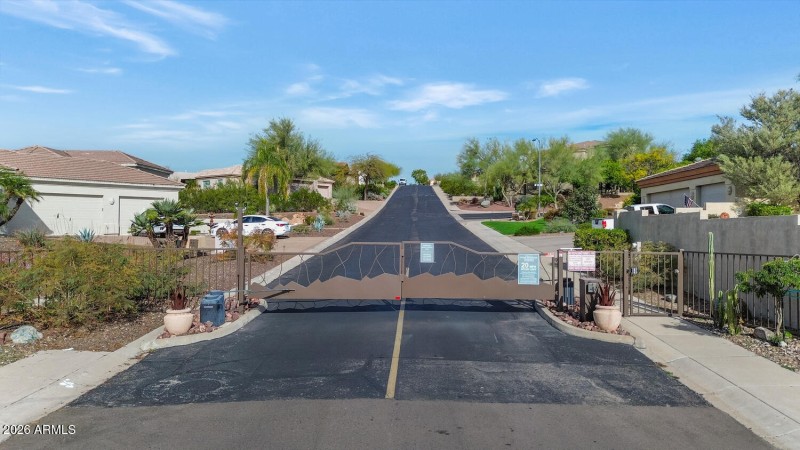 1404 E Michelle Dr-large-049-004-1404 E