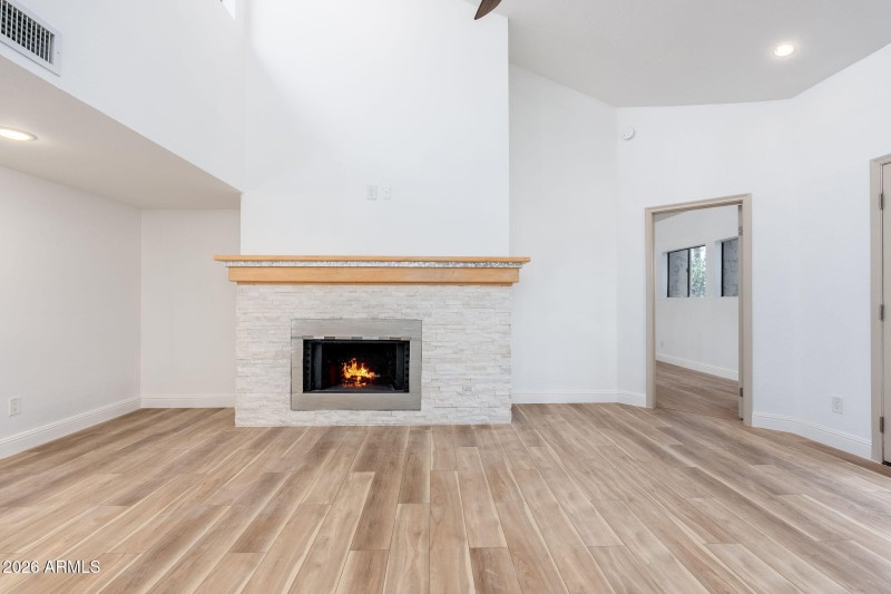 9709 E Mountain View Rd UNIT 2705, 01-05