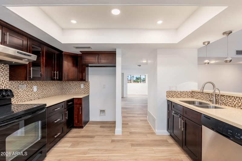 9709 E Mountain View Rd UNIT 2705, 01-05