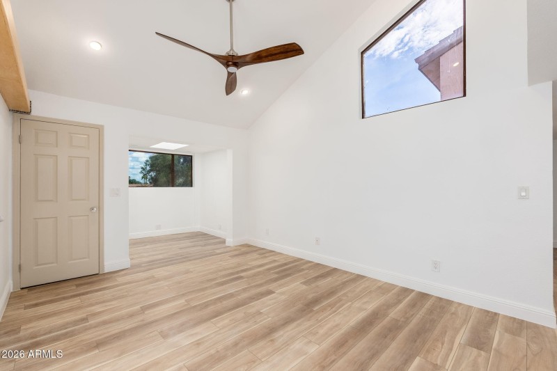 9709 E Mountain View Rd UNIT 2705, 01-05