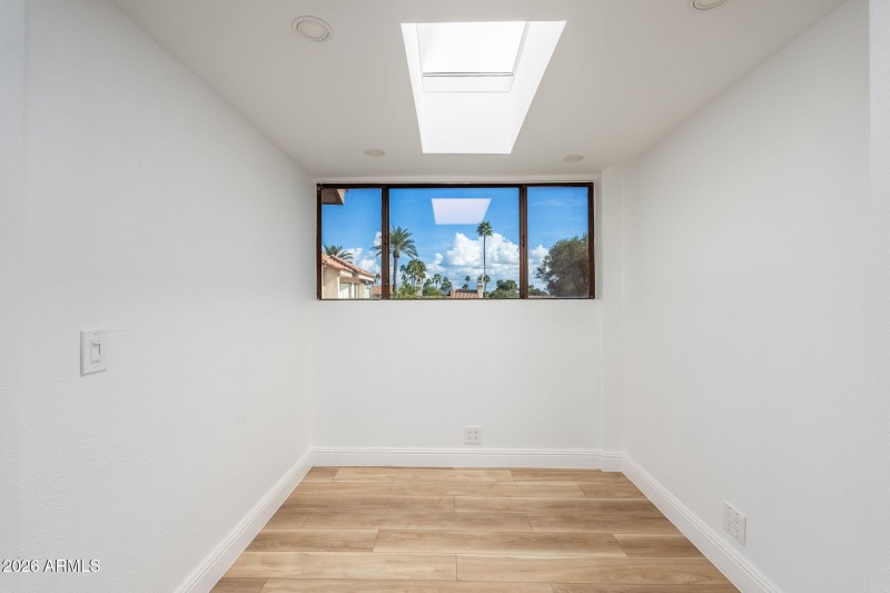 9709 E Mountain View Rd UNIT 2705, 01-05