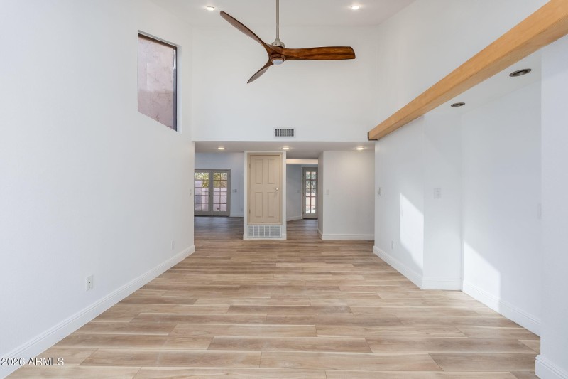 9709 E Mountain View Rd UNIT 2705, 01-05