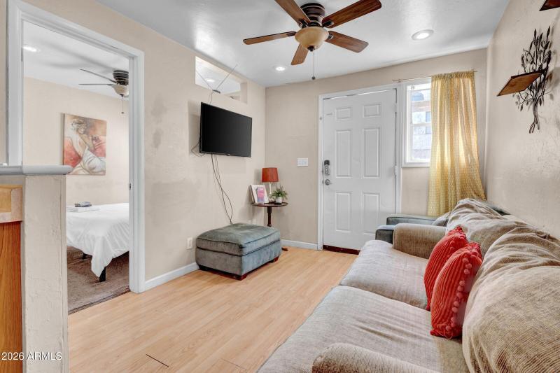 22-custom-712 E Pierce St-22