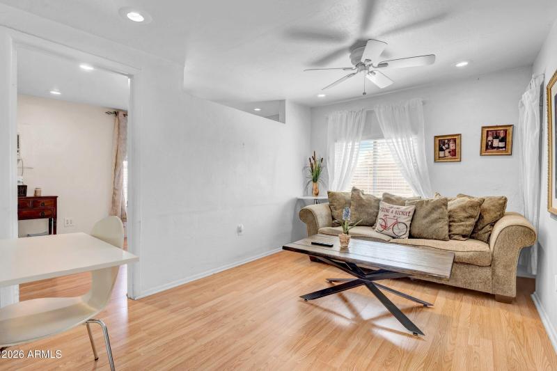 30-custom-712 E Pierce St-30