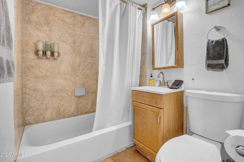 33-custom-712 E Pierce St-33