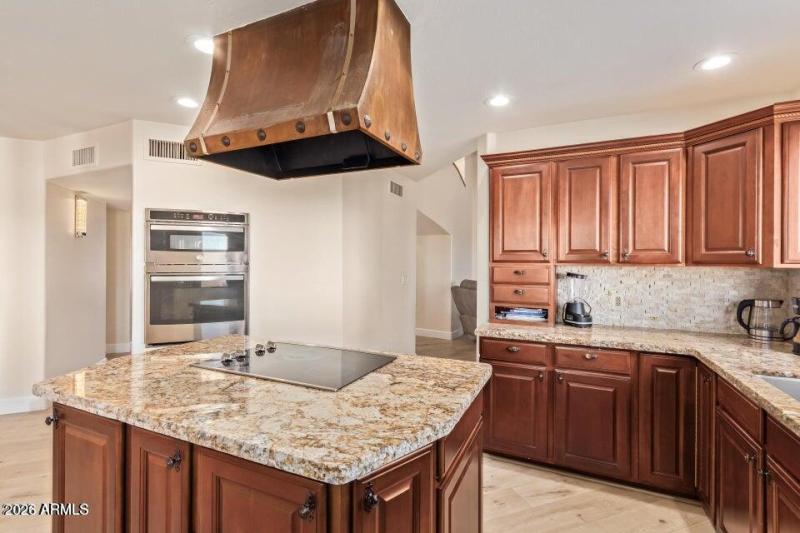 Kitchen breakfast bar