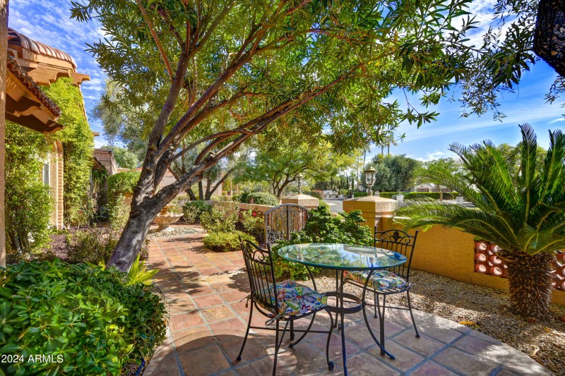 007_Courtyard Sitting