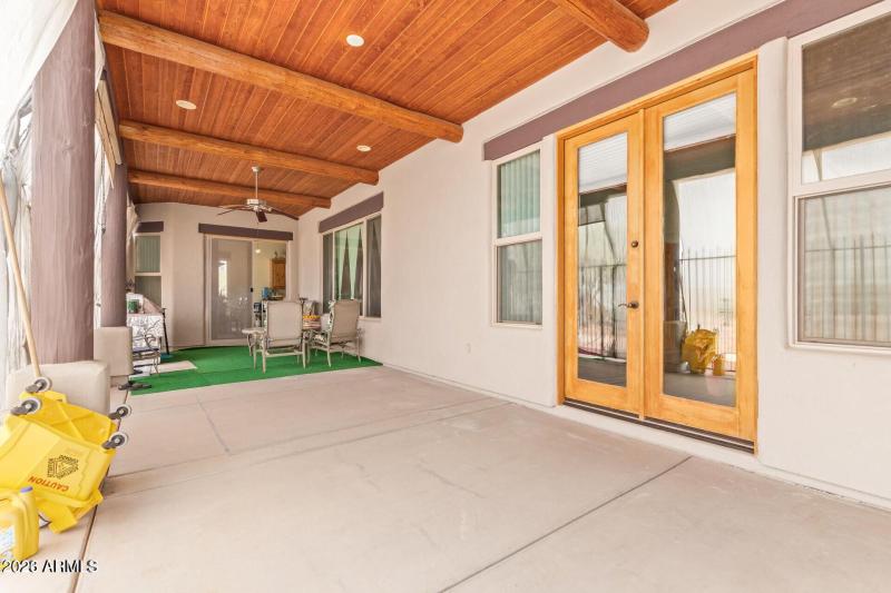 20230420091244207276000000-o French door