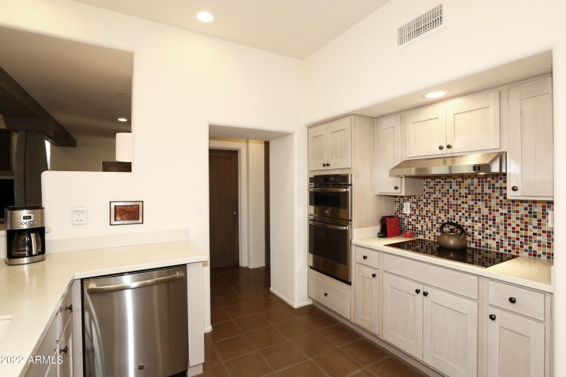 Kitchen Cooktop/Ovens