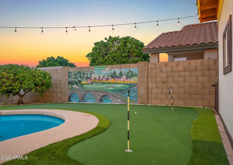 Your very own golf putting green