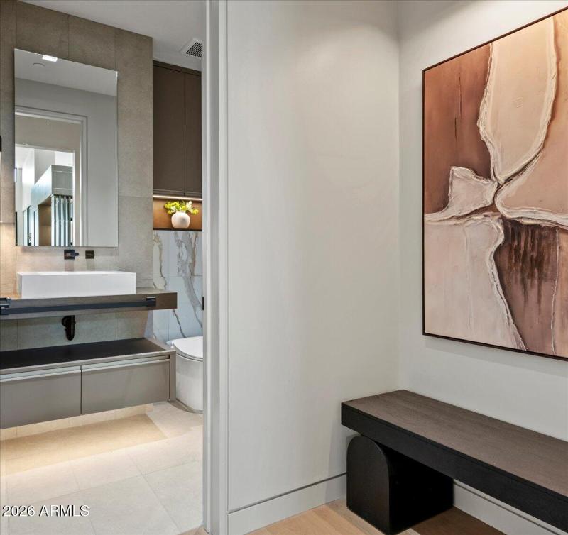 044-9790 N 56th St 27