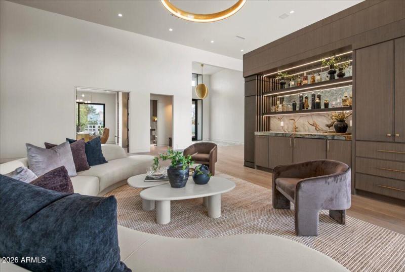 051-9790 N 56th St 32