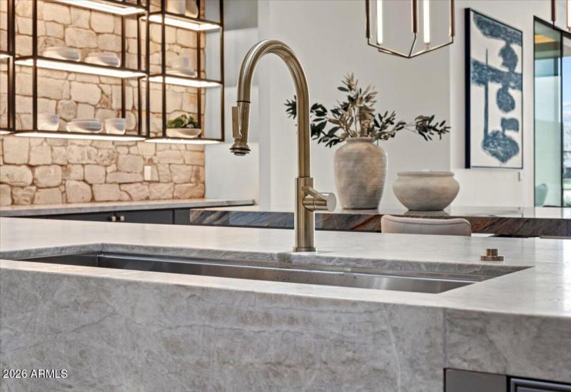 063-9790 N 56th St 82