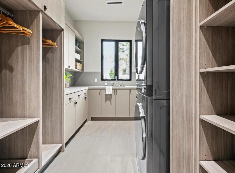 081-9790 N 56th St 57