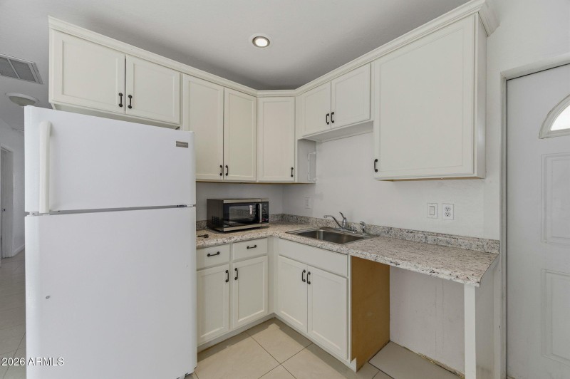 52-web-or-mls-13839 E Morgan Drvie Apart