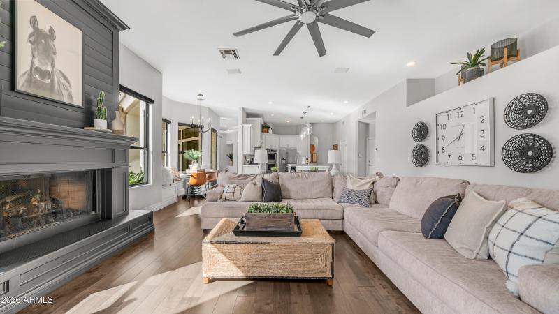 2731 E Capricorn Pl (39)