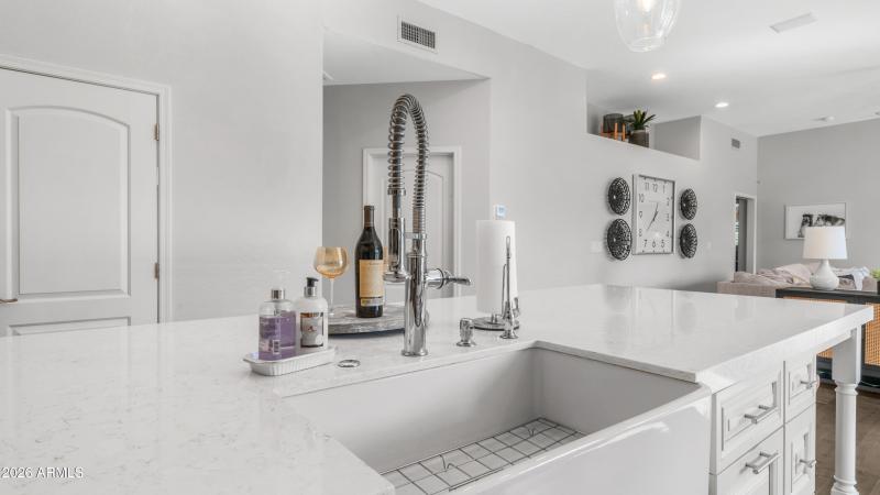 2731 E Capricorn Pl (33)