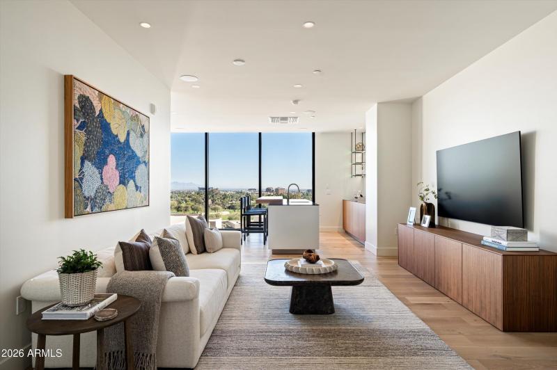 18-5000 N Camelback Ridge Rd #4-18