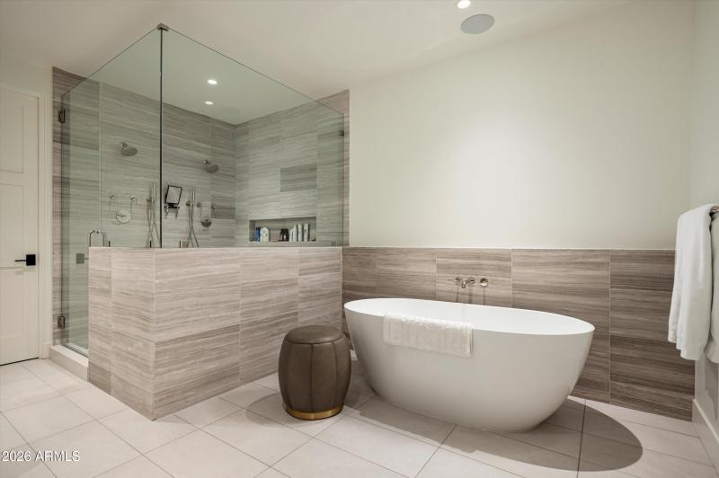 26-5000 N Camelback Ridge Rd #4-26