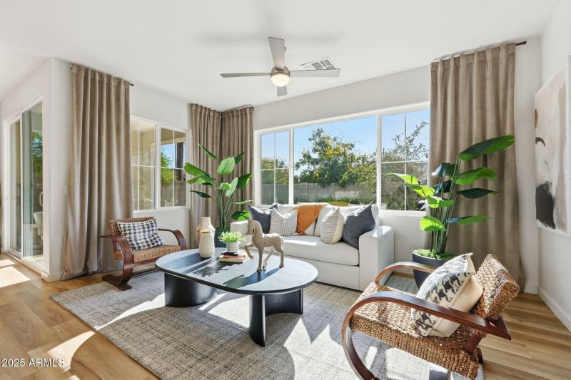 1511 W SIERRA VISTA DR