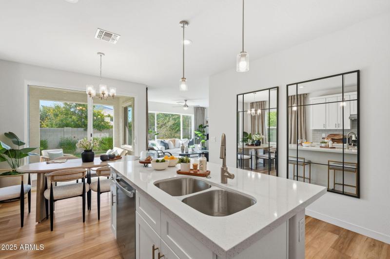 1511 W SIERRA VISTA DR