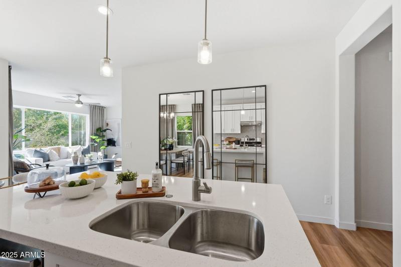 1511 W SIERRA VISTA DR