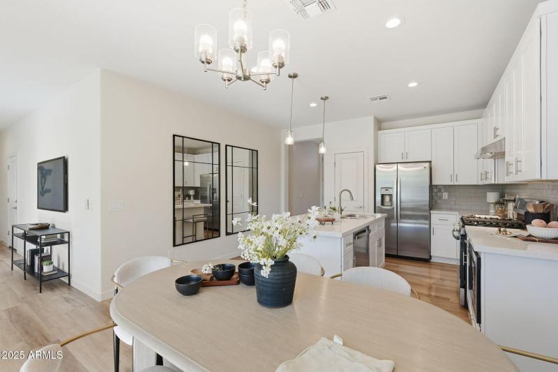 1511 W SIERRA VISTA DR