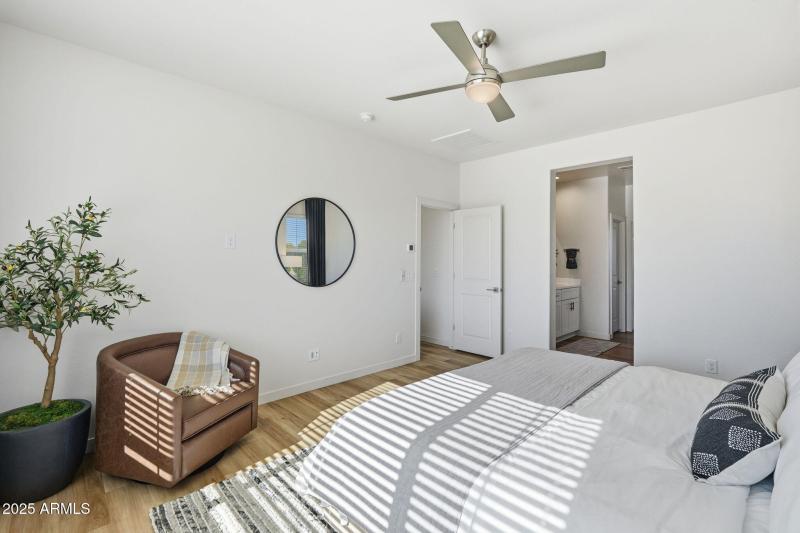 1511 W SIERRA VISTA DR