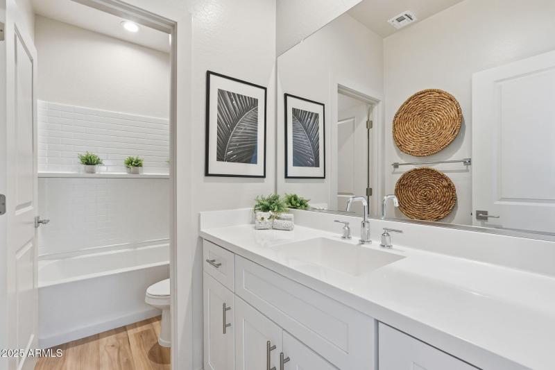 1511 W SIERRA VISTA DR