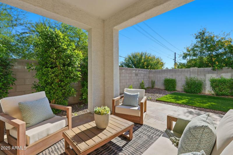 1511 W SIERRA VISTA DR