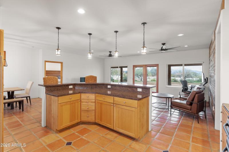 Breakfast Bar and Island