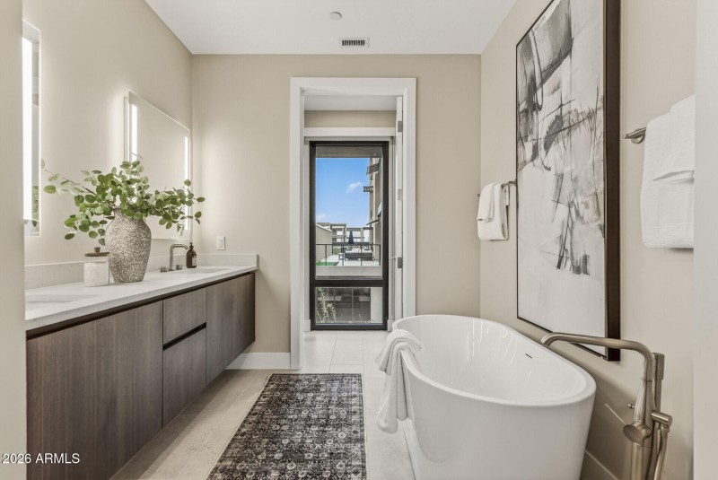 57_19355_N_73rd_Way57_mls