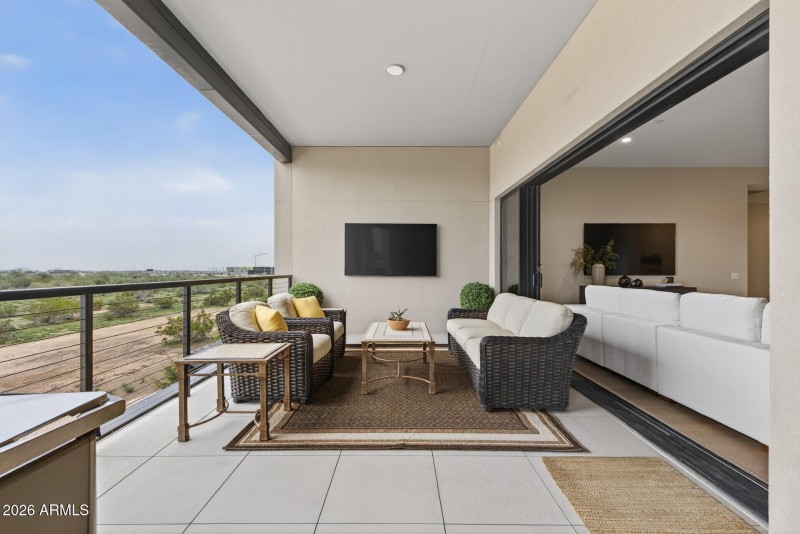 71_19355_N_73rd_Way71_mls