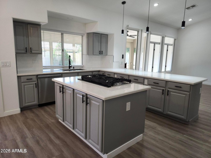 Kitchen w/Kitchen Island
