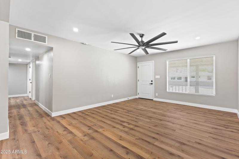 724 W Missouri Ave-6