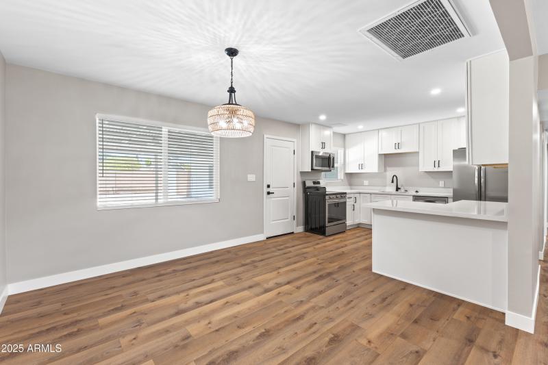 724 W Missouri Ave-7