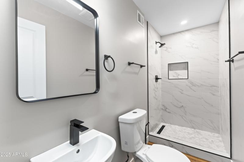 724 W Missouri Ave-24