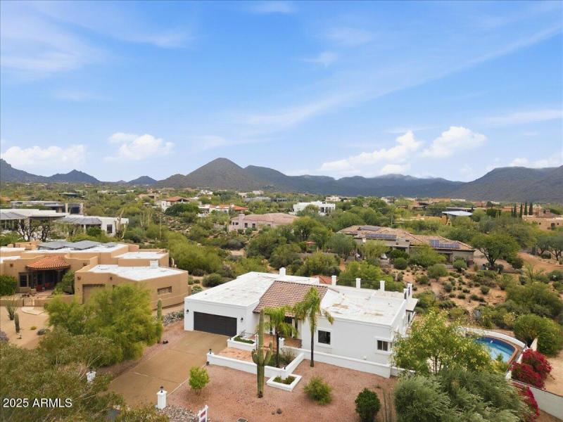 04-Aerial front of home