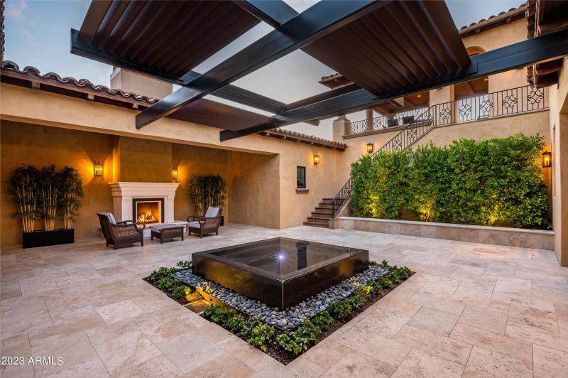 Front entry courtyard/fountain/fireplace