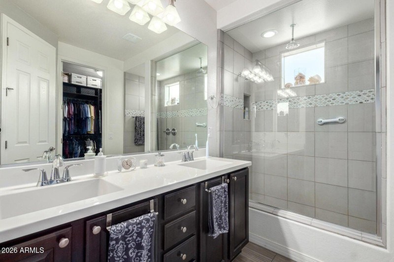 Inez Primary Bathroom