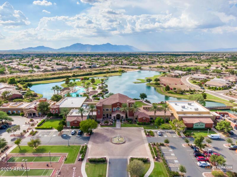 35_Cre8MyMediacom0864_mls