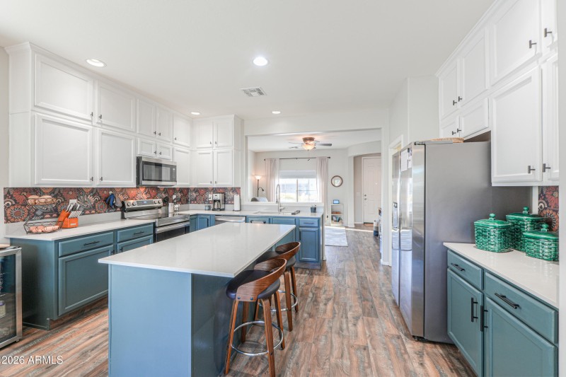 New Large quartz island