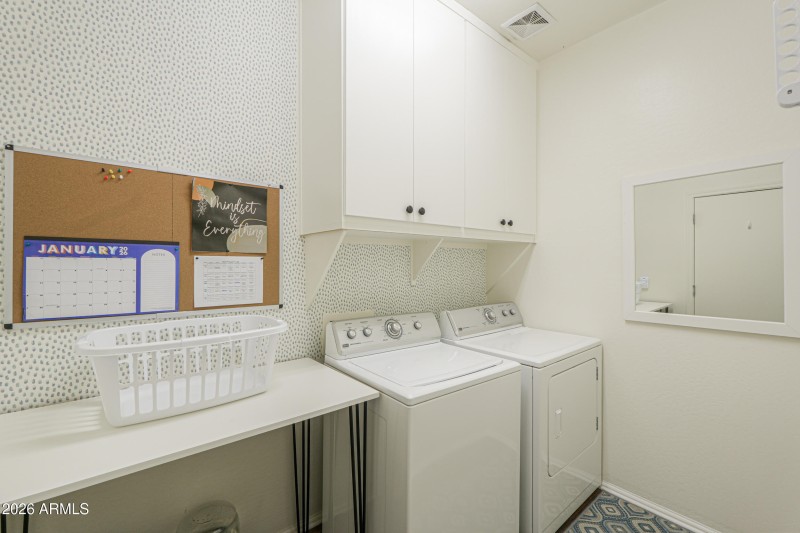 Laundry w/cabinets