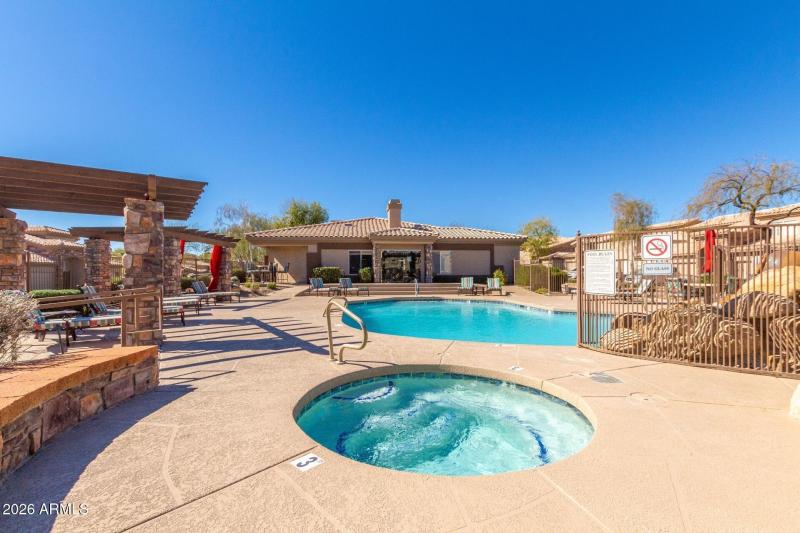 Four Peaks Condominium pool and spa