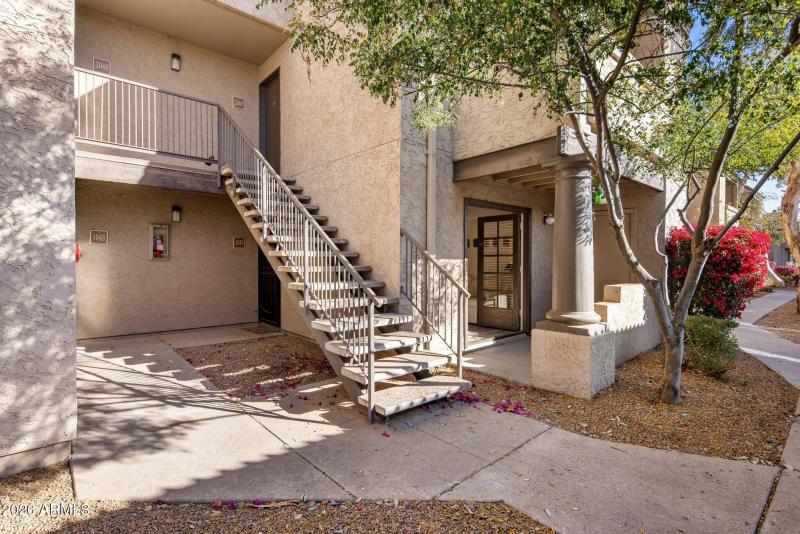 Front area with patio