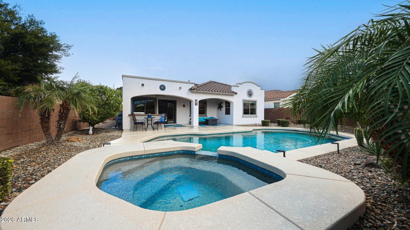 Sparkling Pool & Spa