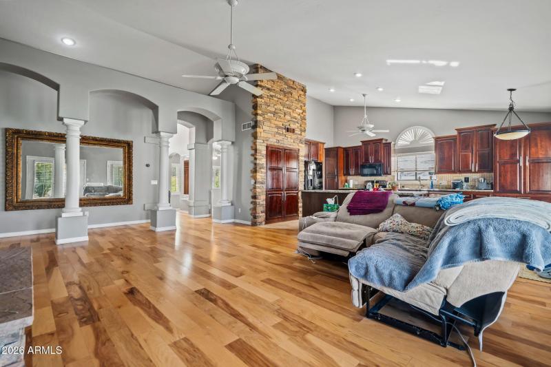 30-web-or-mls-1038 S 38th St-32