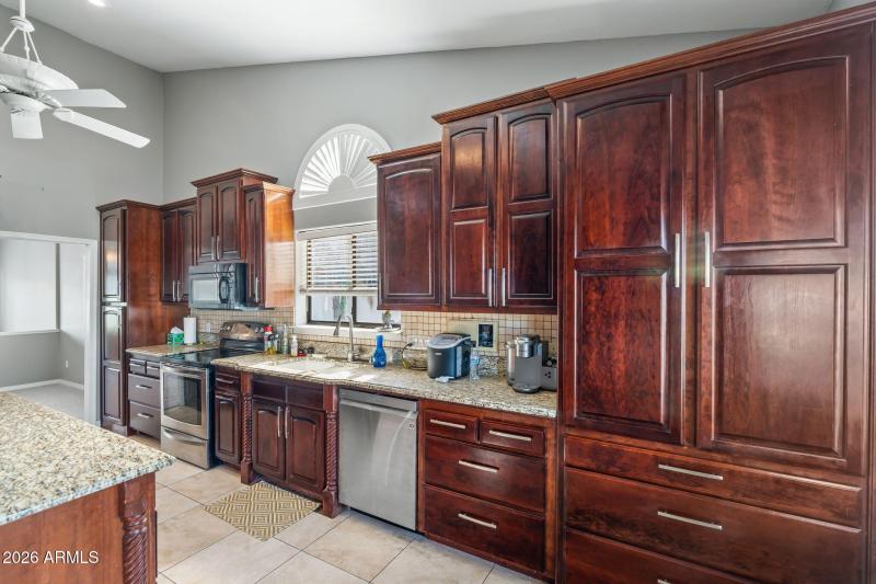 35-web-or-mls-1038 S 38th St-38