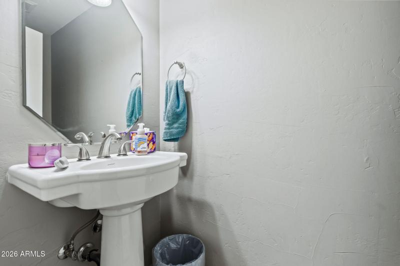 40-web-or-mls-1038 S 38th St-20